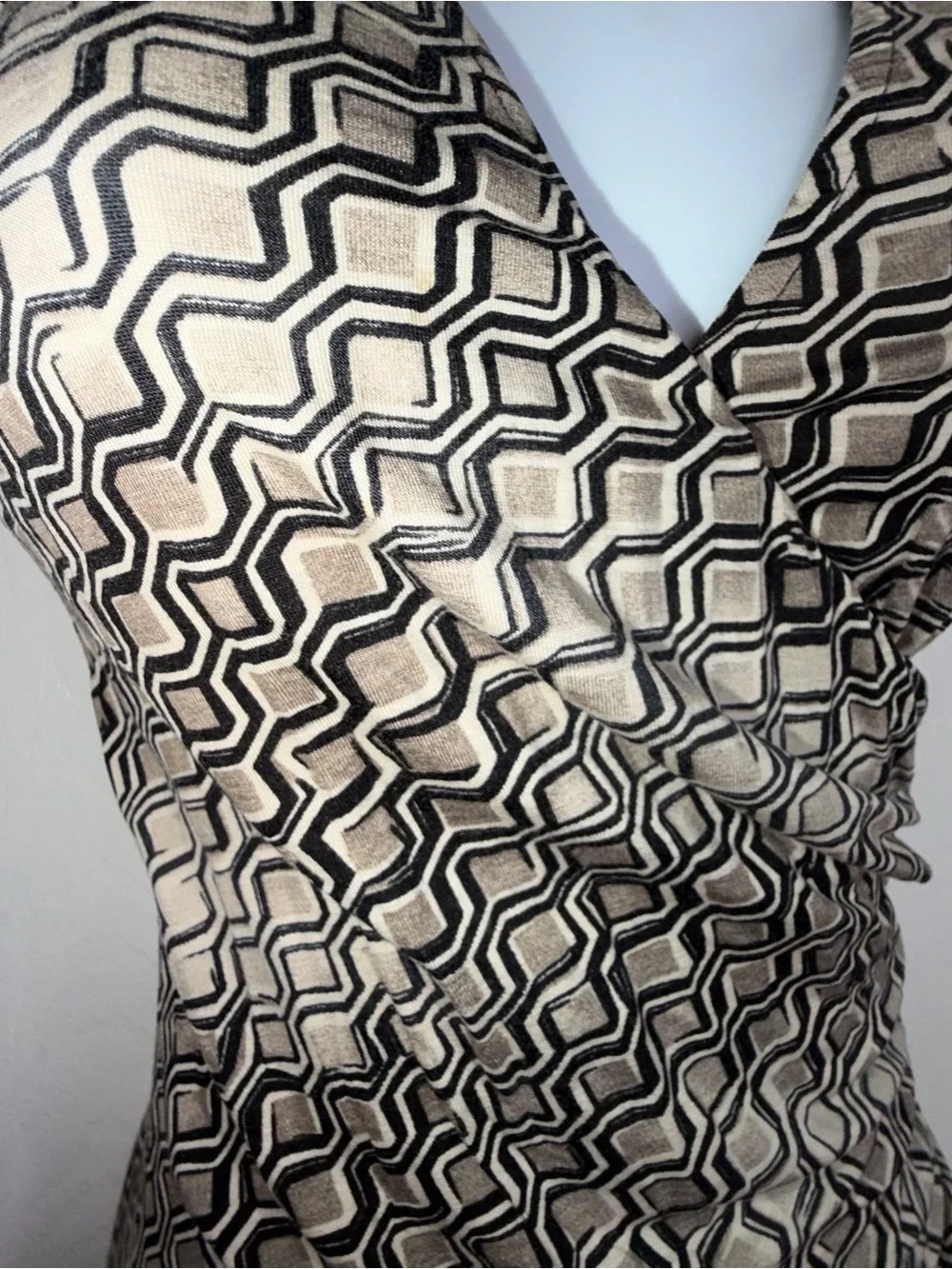 Vtg Bebe Women’s Small Black Gray Geo Print V-Neck Midi Dress Sleeveless S USA